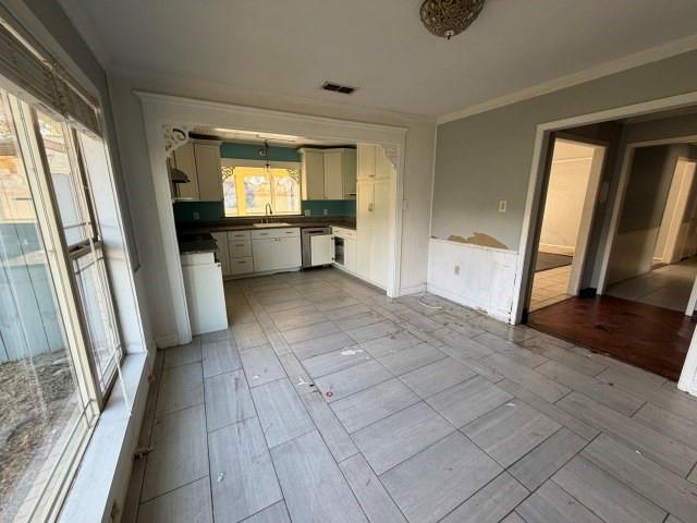 102 Newport Lane Property Photo 7