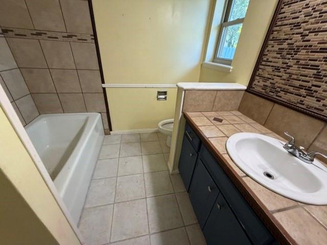 102 Newport Lane Property Photo 15