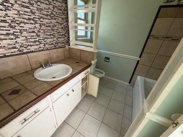 102 Newport Lane Property Photo 18