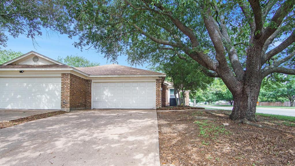 7600 Silveridge Drive Property Photo 2