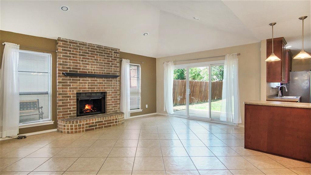 7600 Silveridge Drive Property Photo 5