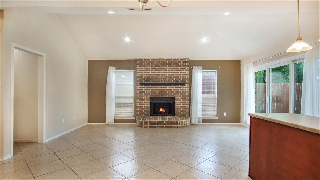 7600 Silveridge Drive Property Photo 6