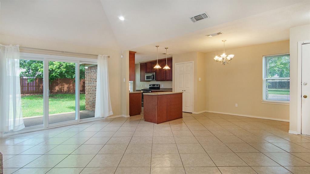 7600 Silveridge Drive Property Photo 8
