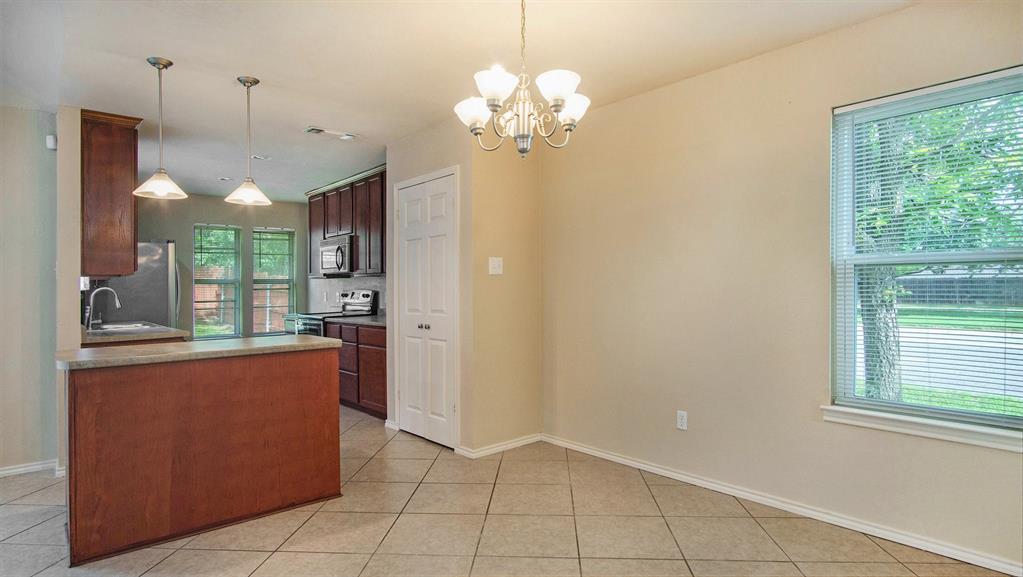 7600 Silveridge Drive Property Photo 9