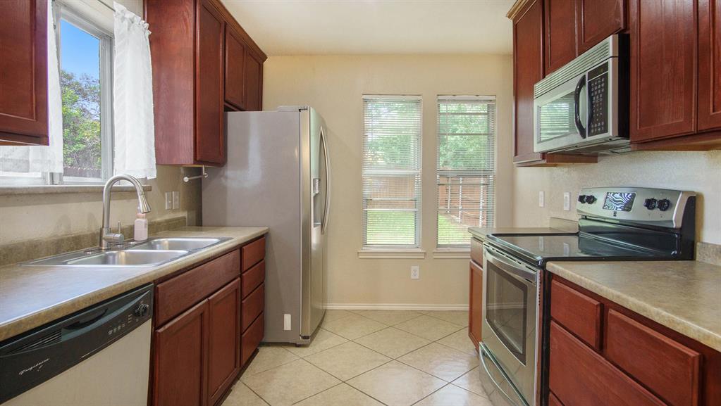 7600 Silveridge Drive Property Photo 10