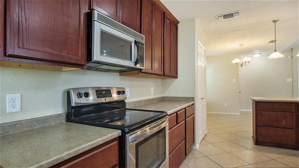 7600 Silveridge Drive Property Photo 13