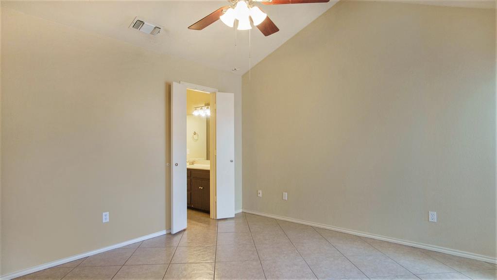7600 Silveridge Drive Property Photo 14