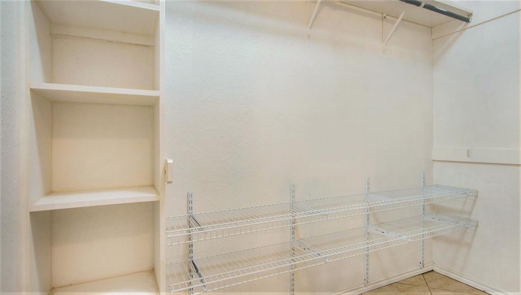 7600 Silveridge Drive Property Photo 16