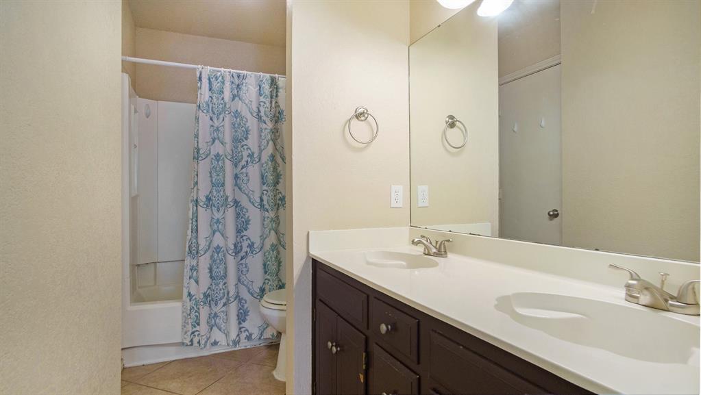 7600 Silveridge Drive Property Photo 17