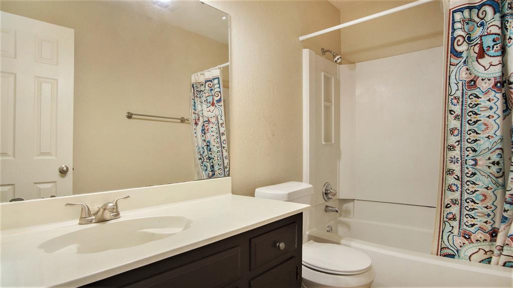 7600 Silveridge Drive Property Photo 20