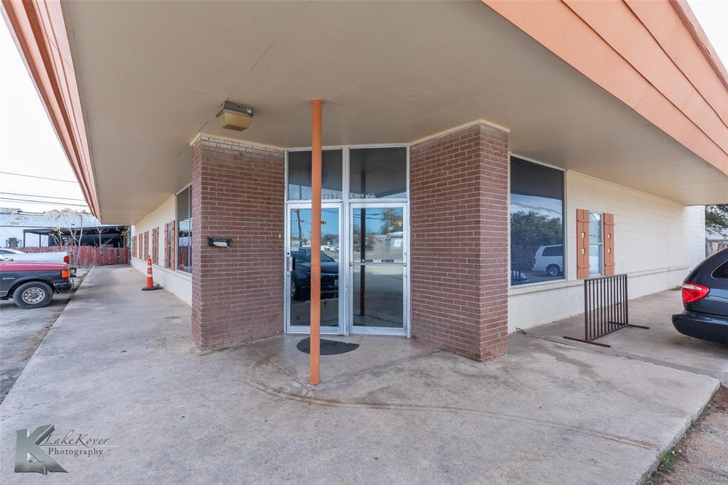 1109 Oak Street Property Photo 2