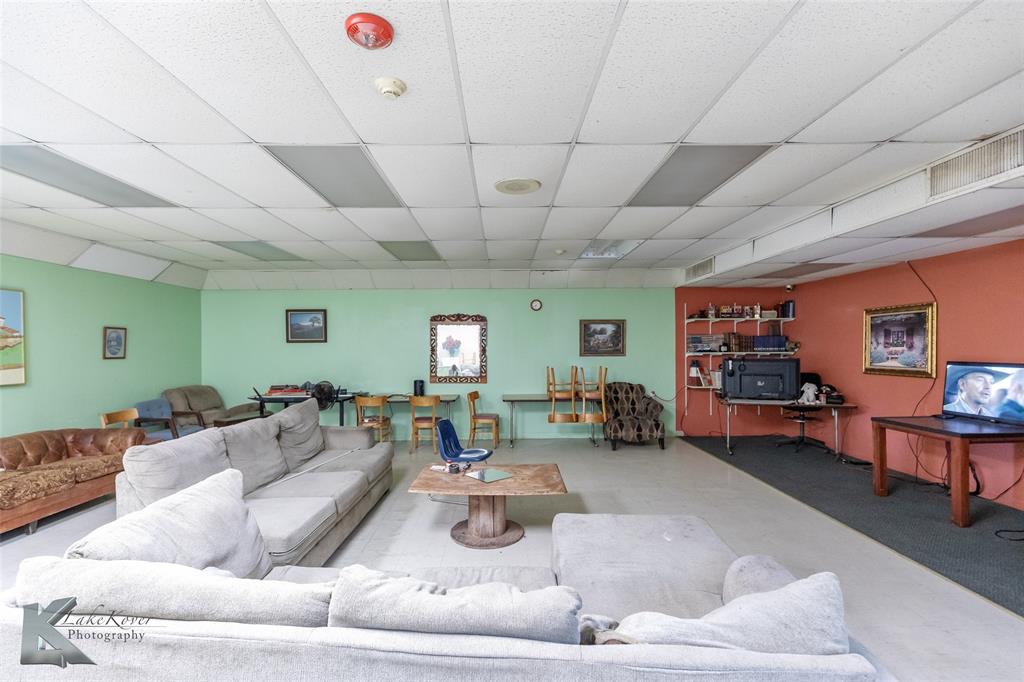 1109 Oak Street Property Photo 7