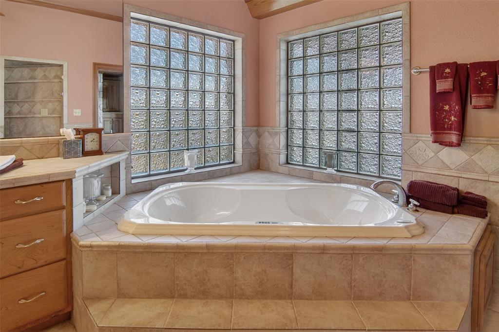 200 Oyster Bay Property Photo 15