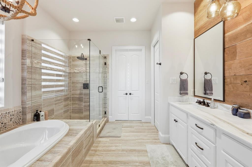 7105 W Hells Gate Drive Property Photo 15
