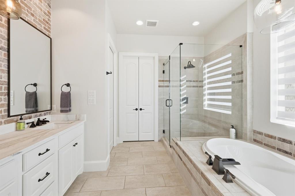 7105 W Hells Gate Drive Property Photo 19