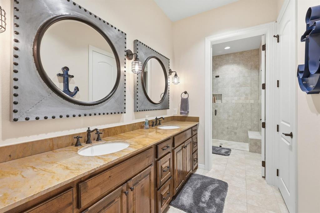 7105 W Hells Gate Drive Property Photo 27
