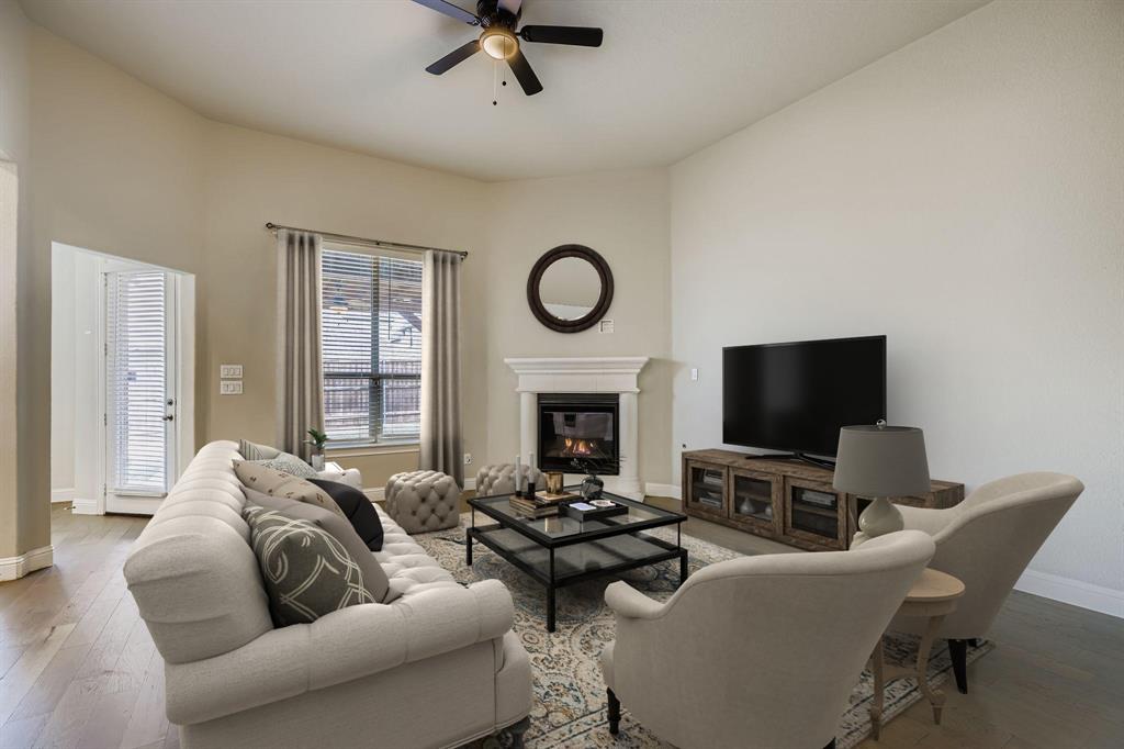 932 Hunters Creek Drive Property Photo 3