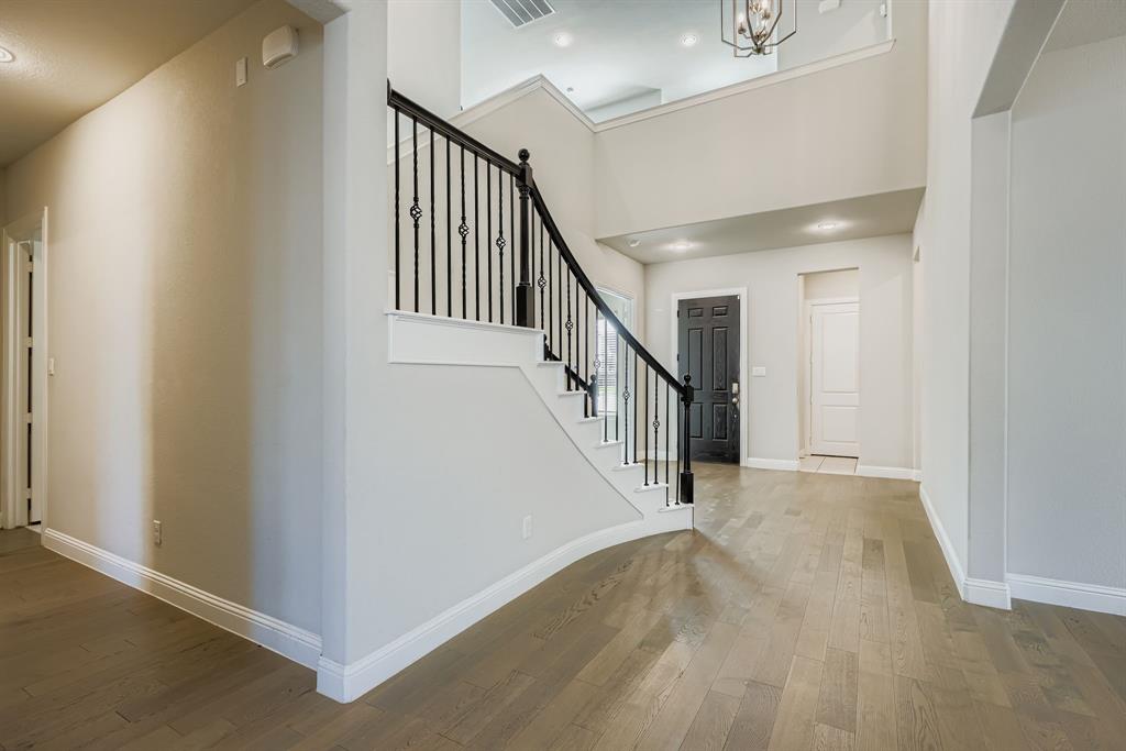 932 Hunters Creek Drive Property Photo 10