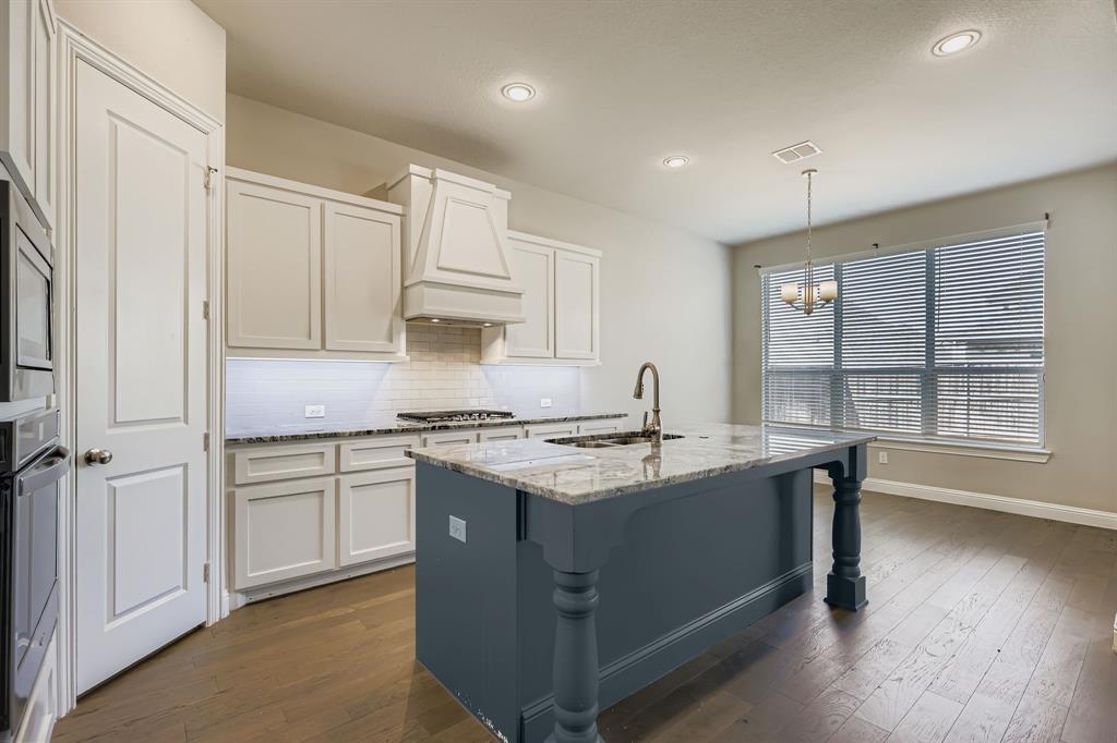 932 Hunters Creek Drive Property Photo 14