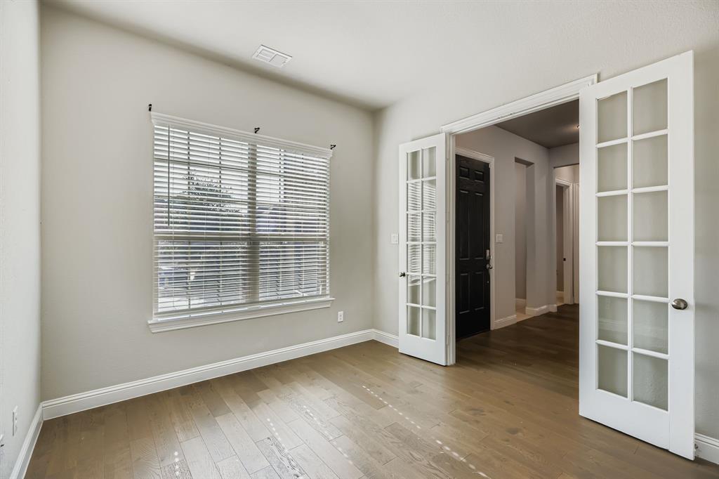 932 Hunters Creek Drive Property Photo 16