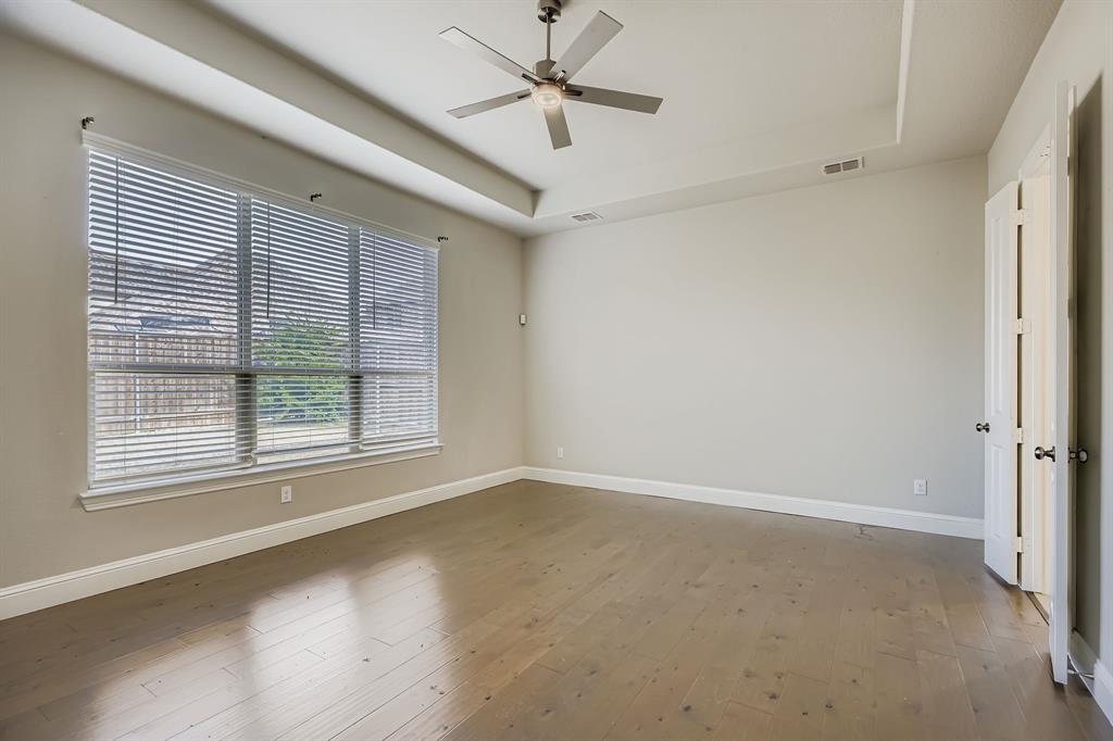 932 Hunters Creek Drive Property Photo 17