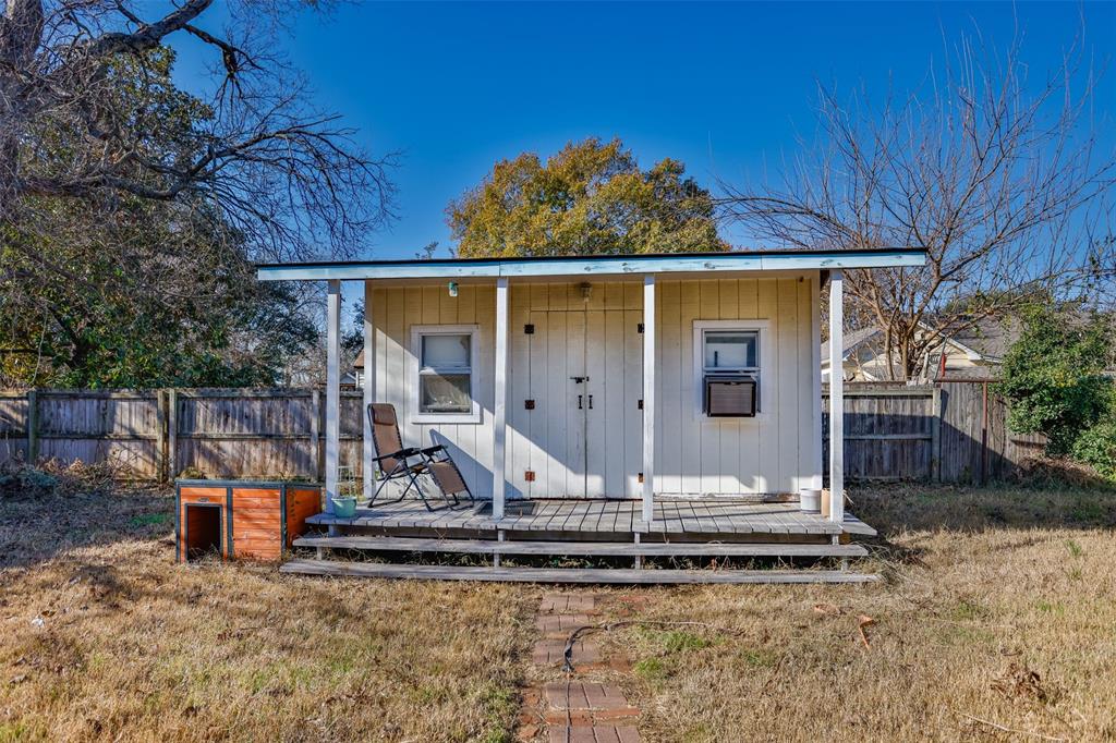 1015 N Dixon Street Property Photo 5