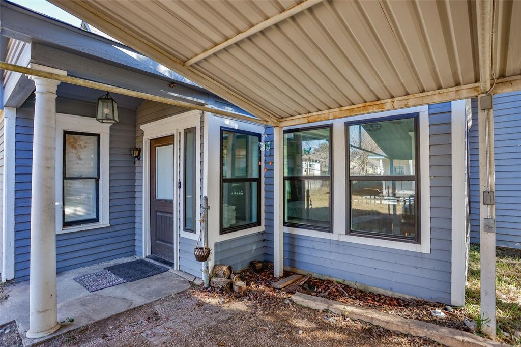 1015 N Dixon Street Property Photo 6