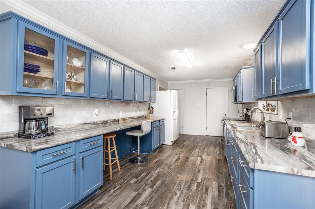300 Thompson Street Property Photo 12
