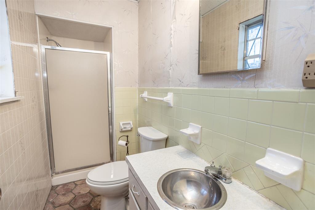 300 Thompson Street Property Photo 18