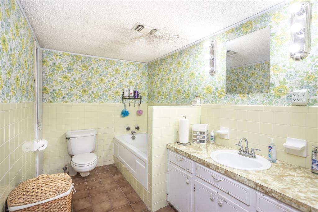 300 Thompson Street Property Photo 24
