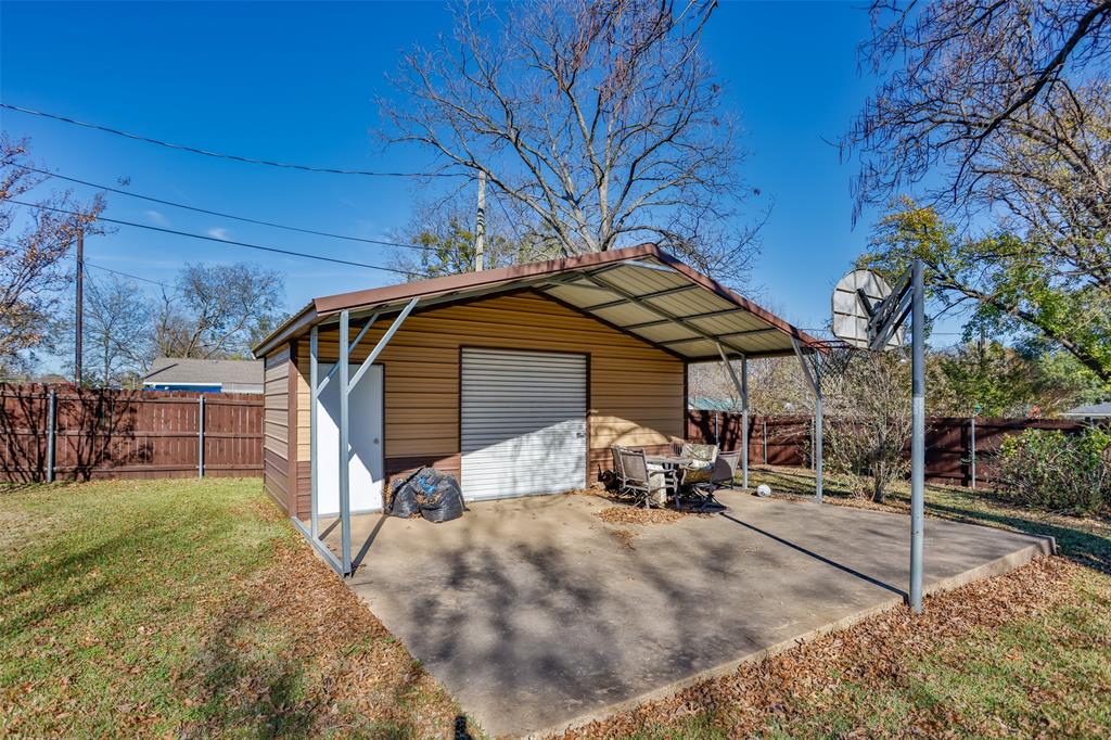 300 Thompson Street Property Photo 32
