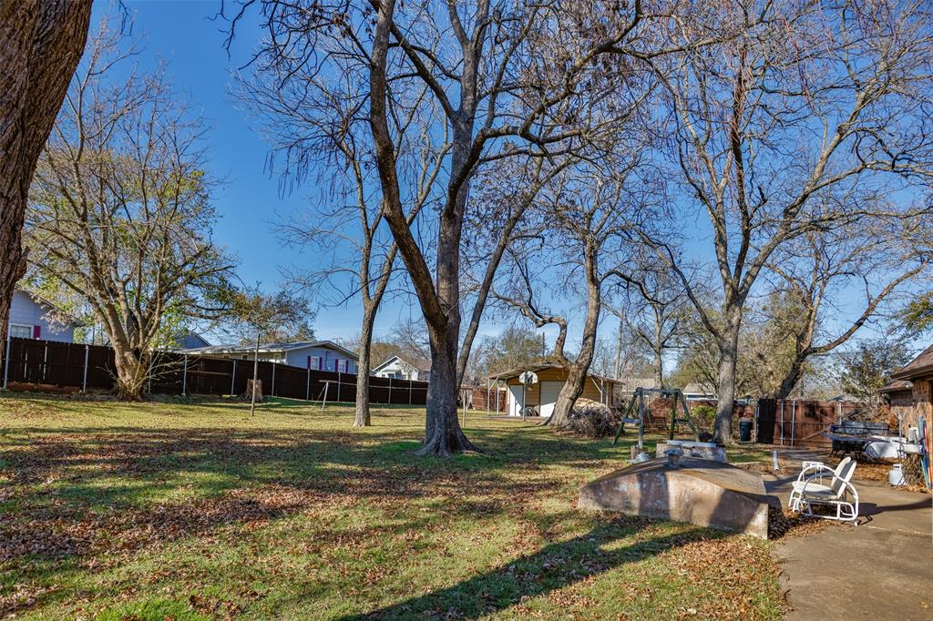 300 Thompson Street Property Photo 39