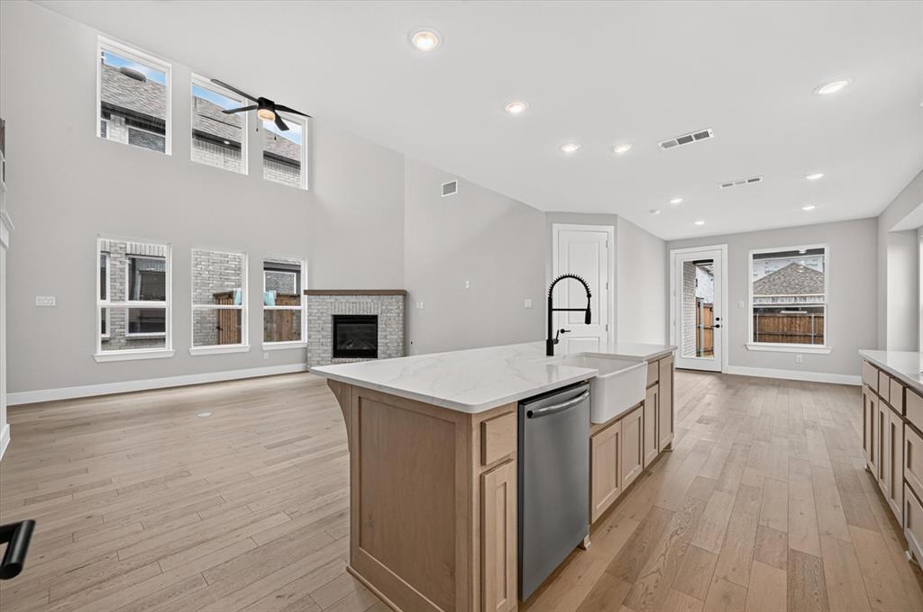 2709 Santa Monica Mews Property Photo 6