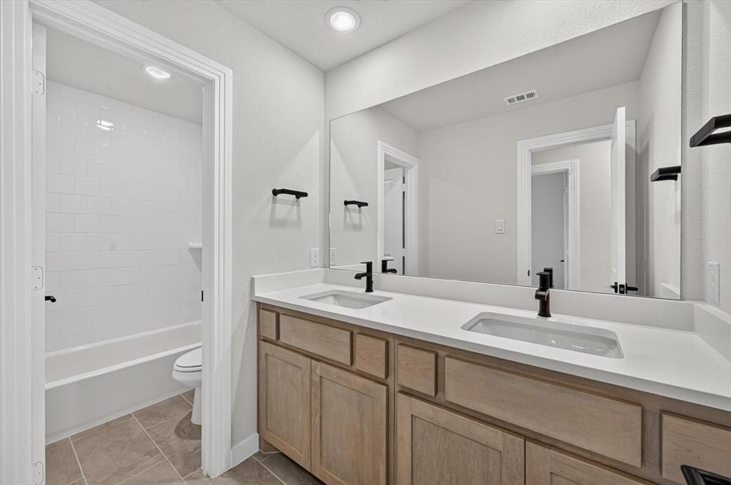 2709 Santa Monica Mews Property Photo 16