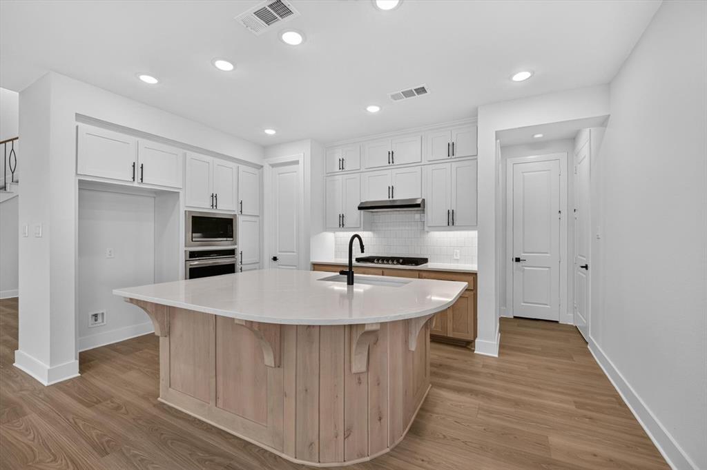 2713 Santa Monica Mews Property Photo 2