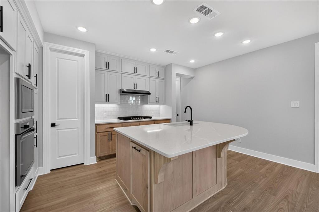 2713 Santa Monica Mews Property Photo 6