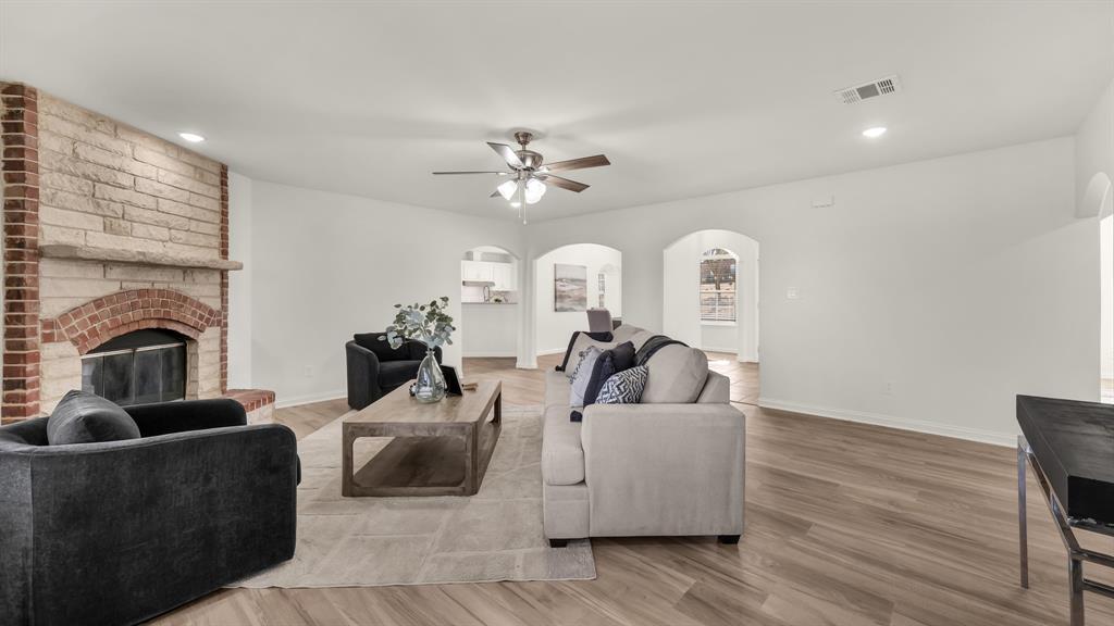 1735 Woodridge Court Property Photo 1