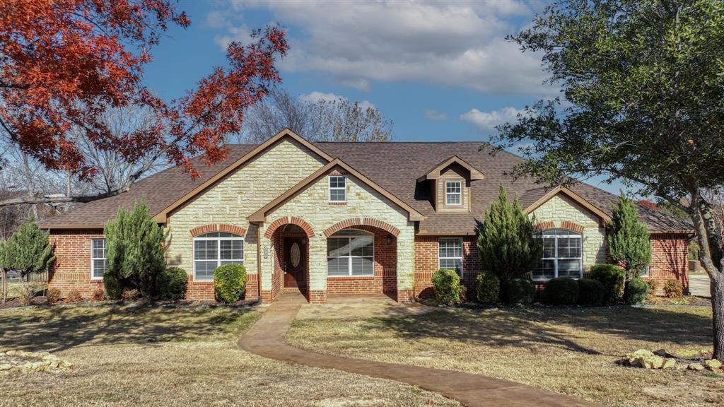 1735 Woodridge Court Property Photo 2