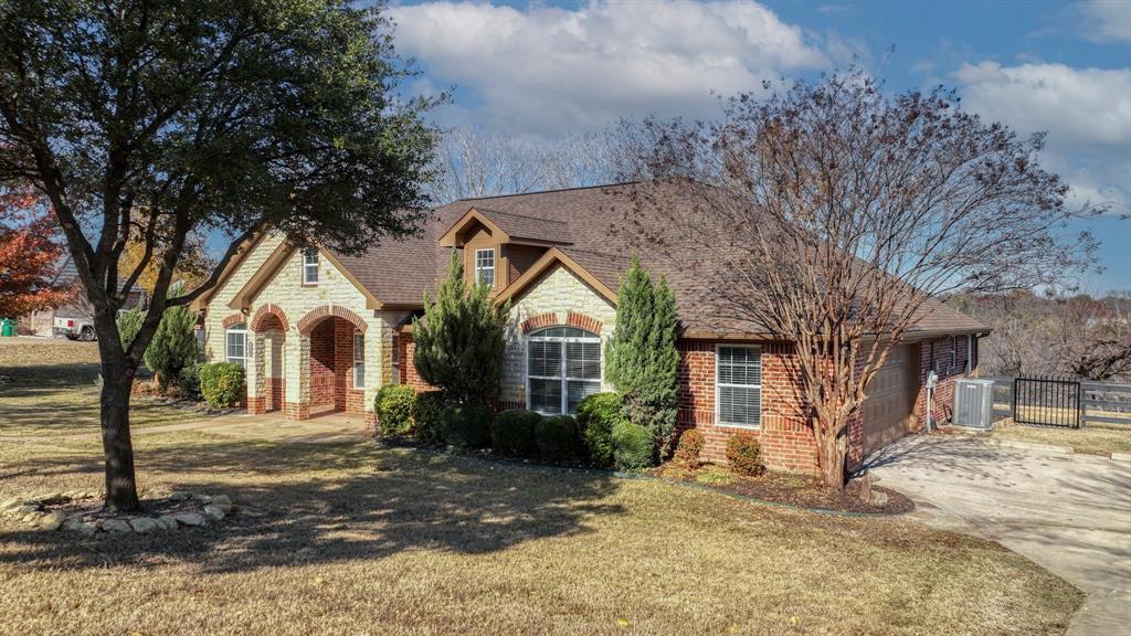1735 Woodridge Court Property Photo 3