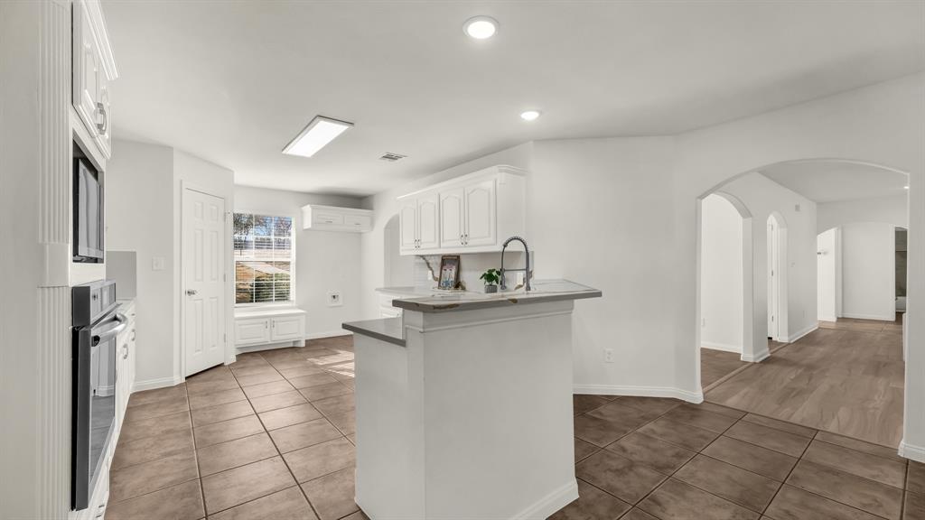 1735 Woodridge Court Property Photo 6