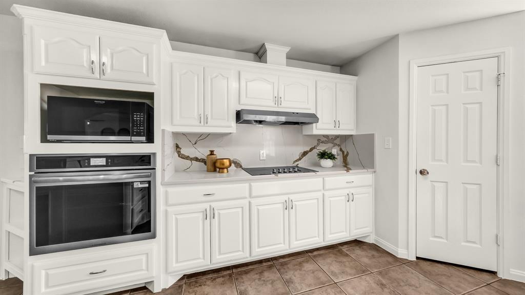 1735 Woodridge Court Property Photo 7