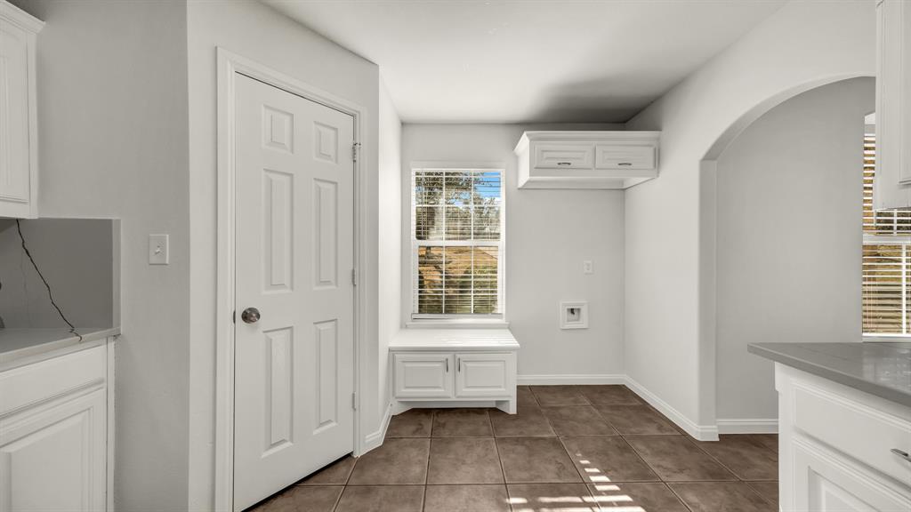 1735 Woodridge Court Property Photo 8