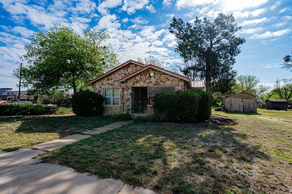1104 N Avenue Avenue Property Photo 1