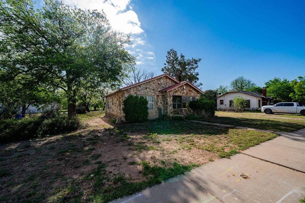 1104 N Avenue Avenue Property Photo 3