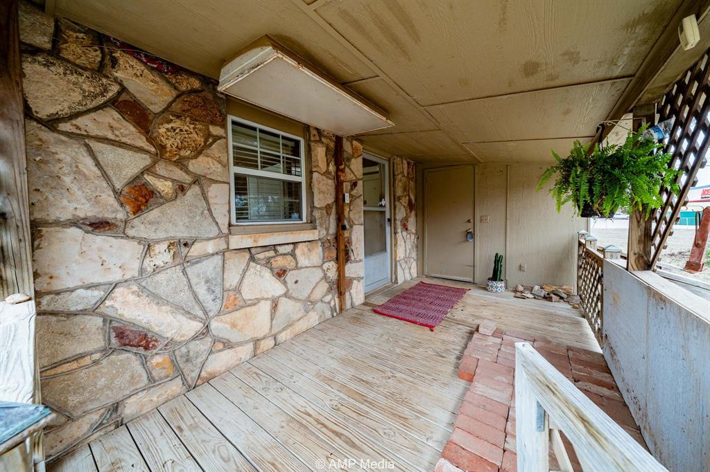 1104 N Avenue Avenue Property Photo 5