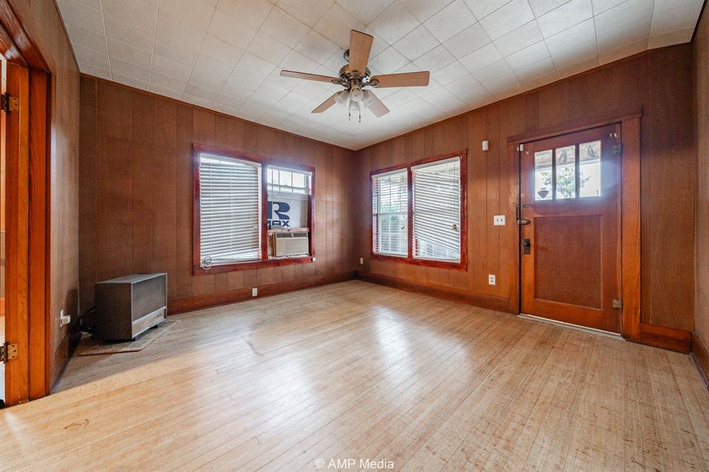 1104 N Avenue Avenue Property Photo 8