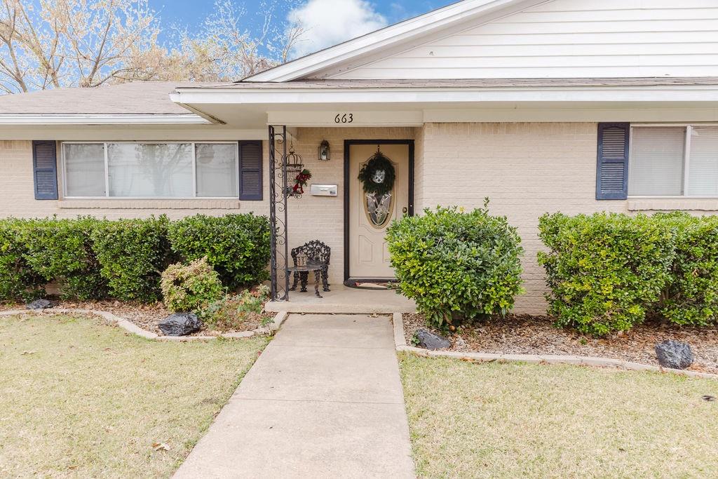 663 6th Street Property Photo 1