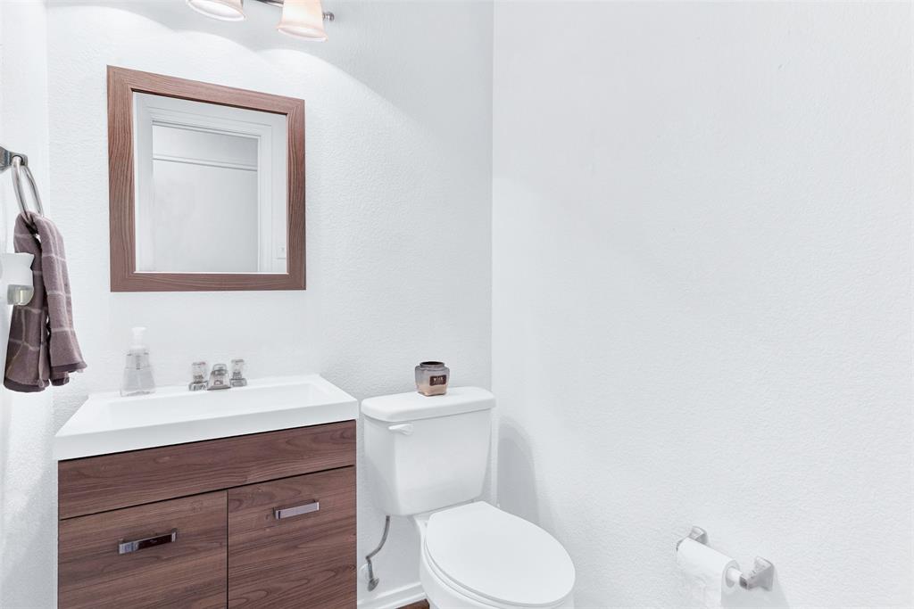 5722 Firethorn Drive Property Photo 4