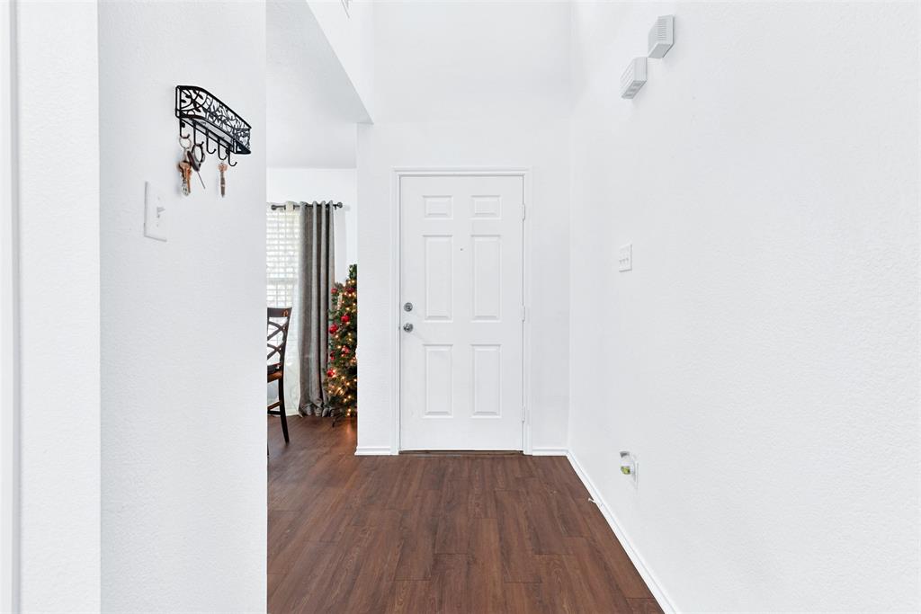 5722 Firethorn Drive Property Photo 5