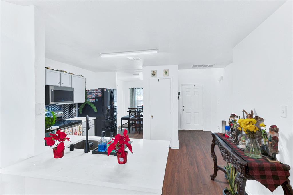 5722 Firethorn Drive Property Photo 14